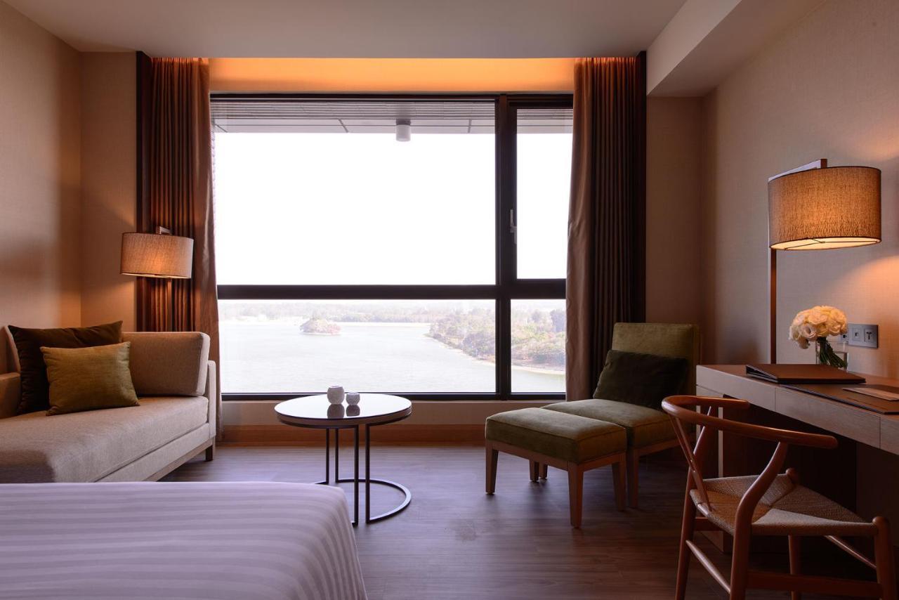 Golden Lake Hotel Jinhu Extérieur photo